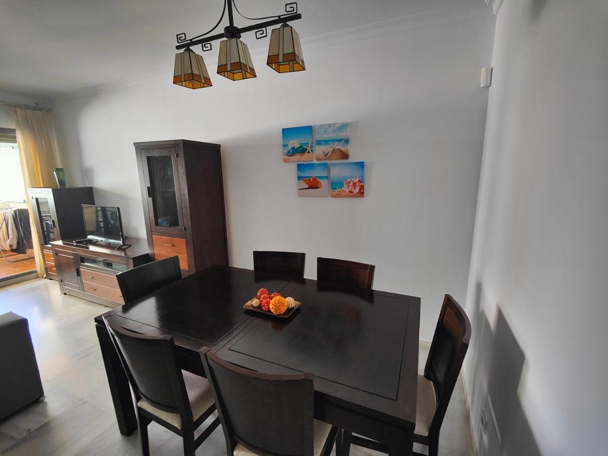 Gran Apartamento Cerca De La Playa Con Piscina En El Centro Фуэнхирола Экстерьер фото