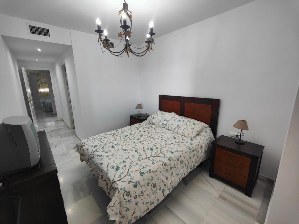 Gran Apartamento Cerca De La Playa Con Piscina En El Centro Фуэнхирола Экстерьер фото