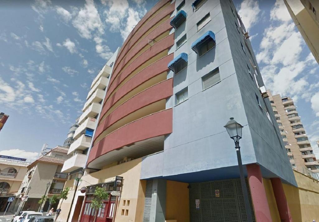 Gran Apartamento Cerca De La Playa Con Piscina En El Centro Фуэнхирола Экстерьер фото